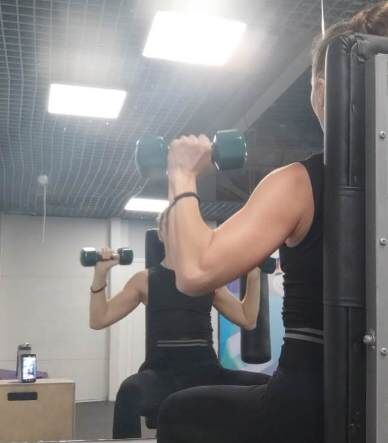 Теперь только сидя!