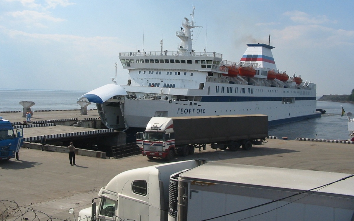 Паром перед отходом из Санкт-Петербурга
