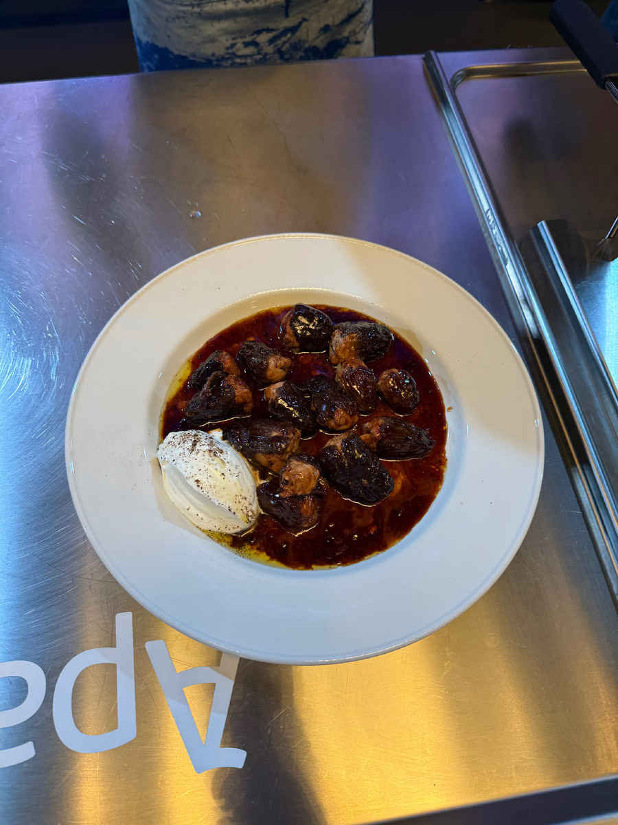 Несмотря на то что сморчки считаются деликатесом, их нельзя есть сырыми — это может вызвать расстройство желудка. Так что, если вдруг найдёте сморчки в лесу, не спешите устраивать грибной пир на природе - сначала их нужно приготовить!