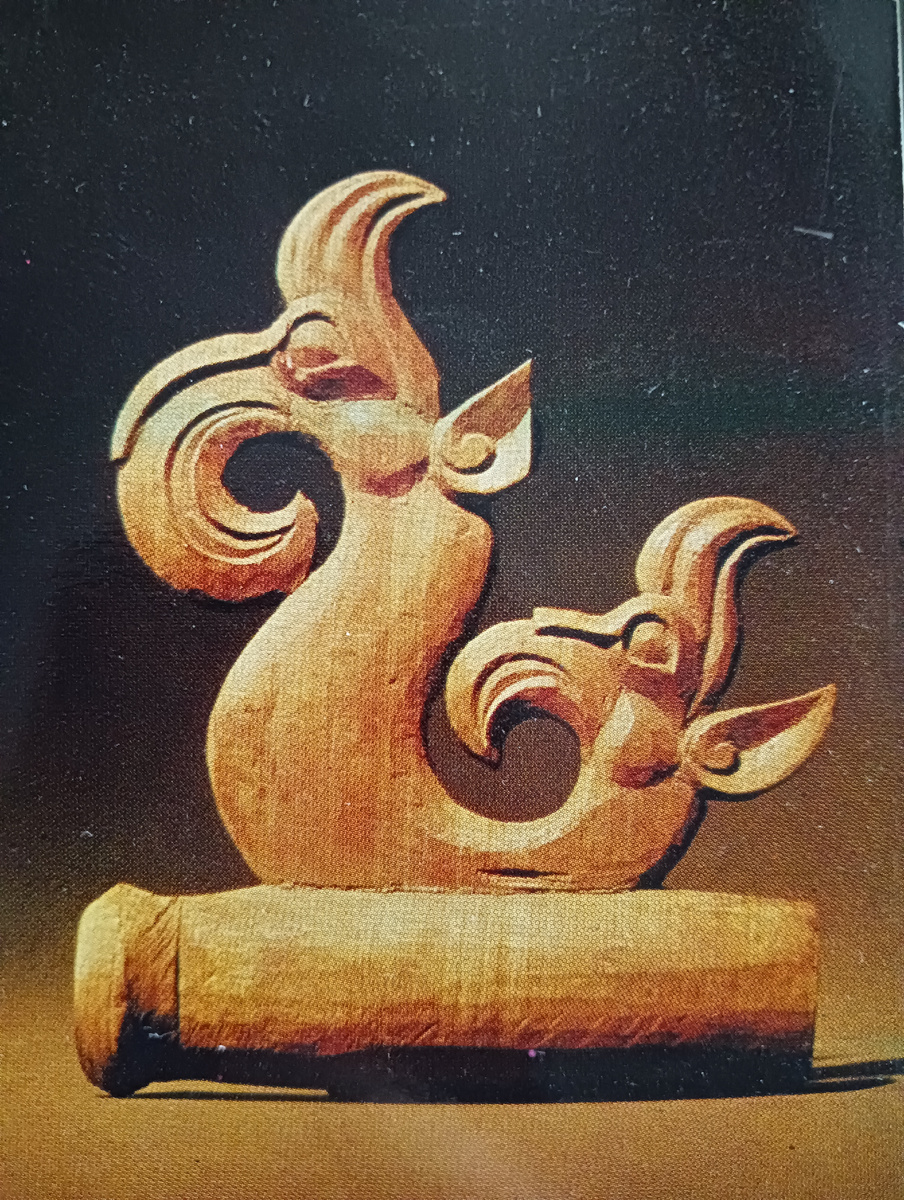 Головы грифонов. Алтай