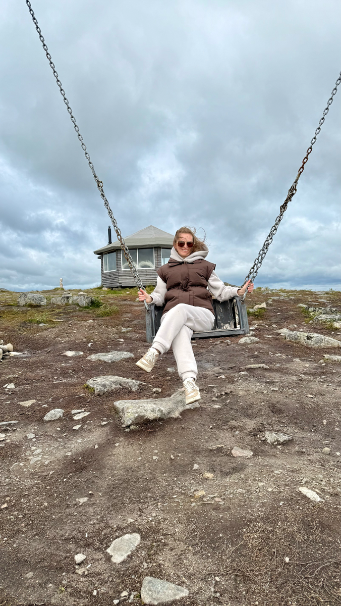 Качели на горе