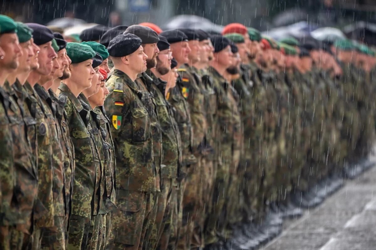    Войска НАТО.