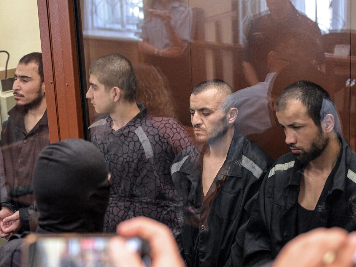    Фигуранты по делу о теракте в "Крокус Сити Холле" Далерджон Мирзоев, Муродали Рачабализоде, Мухаммадсобир Файзов и Шамсидин Фаридуни на заседании Басманного суда Москвы© РИА Новости / Алексей Никольский