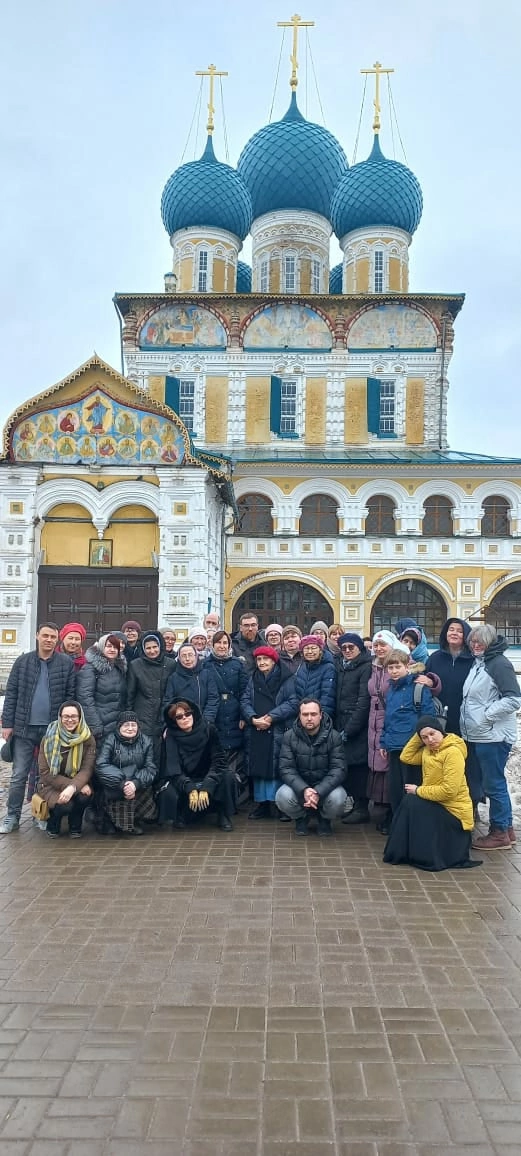 Это наша Свято-Димитриевская община на выезде в Тутаев (я третья снизу) 