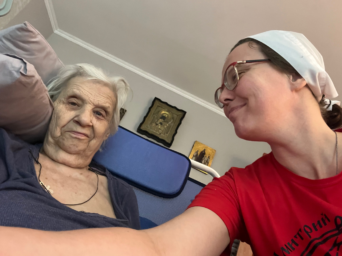 Мы с подопечной бабушкой у нее дома