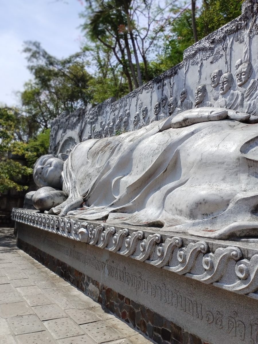 Спящий Будда.