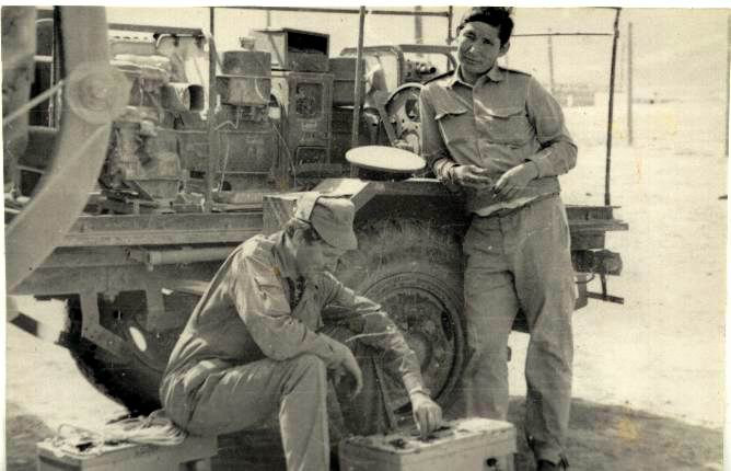 На фото: КТуркВО. Друзья, товарищи и посовместительству военные связисты возле «тока»