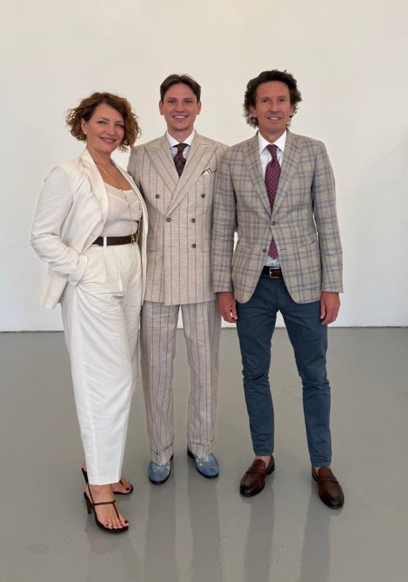    Лариса и Алексей с сыном. Фото: телеграм-канал Алексея Смертина