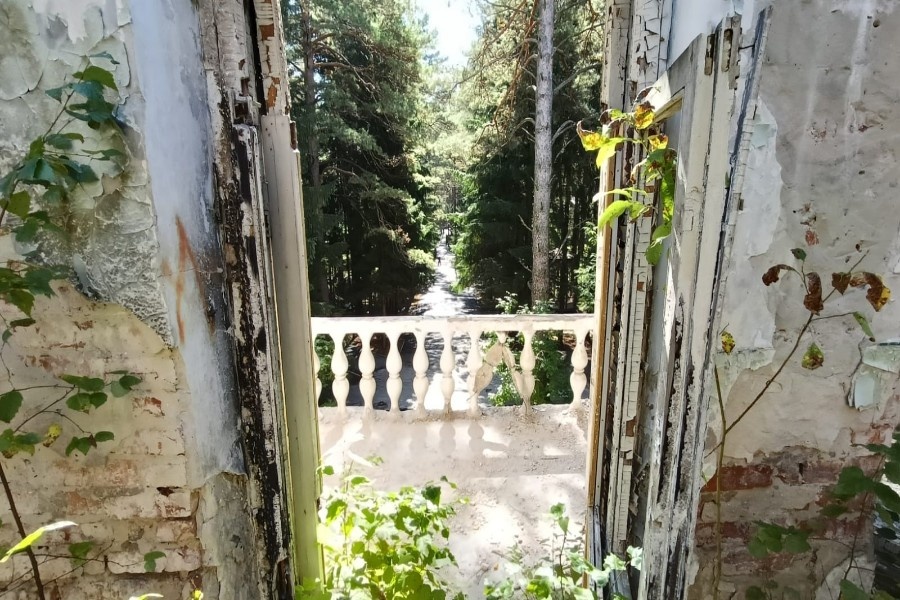 Вид с балкона исторического здания санатория