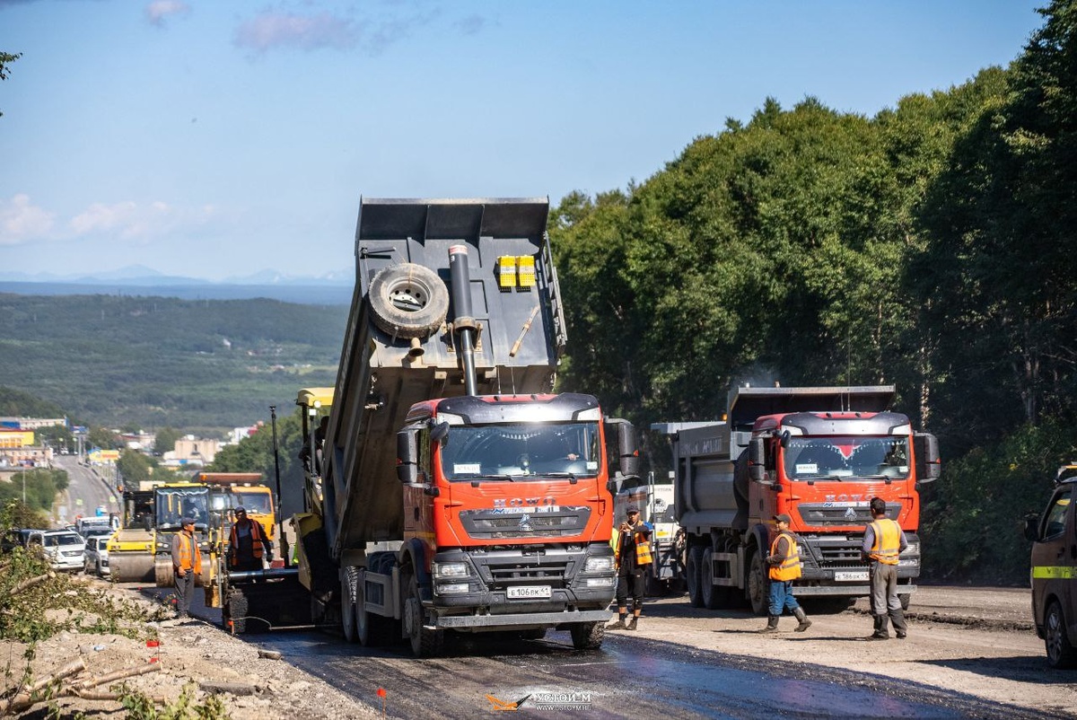 Фото: Асфальт кладут на улице Высотной / «Устой-М»