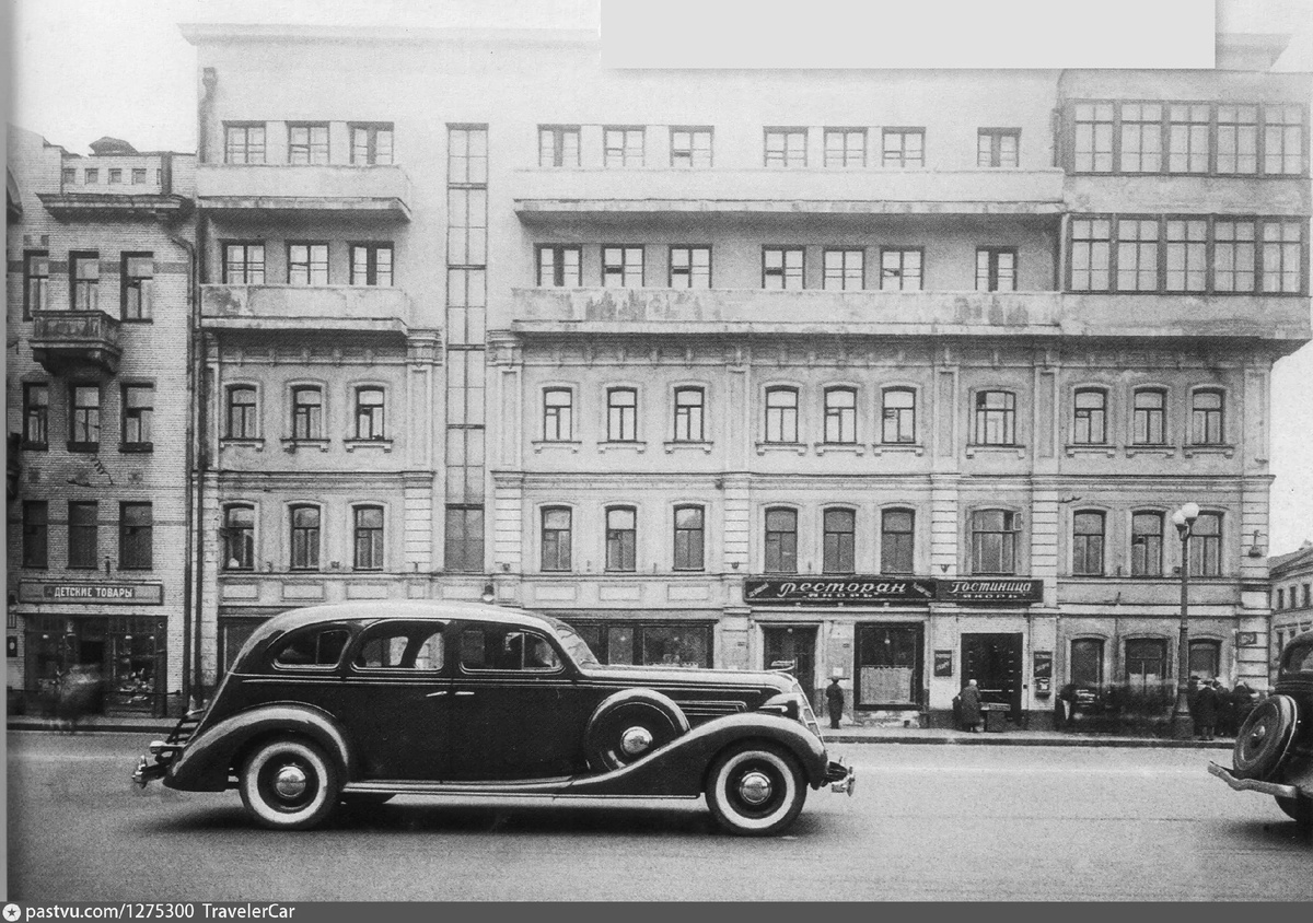 Здание крупнее в 1938-1940 годах. Здесь уже видно вывеску. С сайта www.pastvu.com.