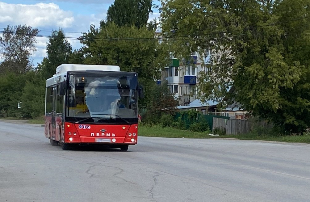 На автобусе хоть и написано «Пермь», но курсирует он с недавного времени по кунгурским улицам