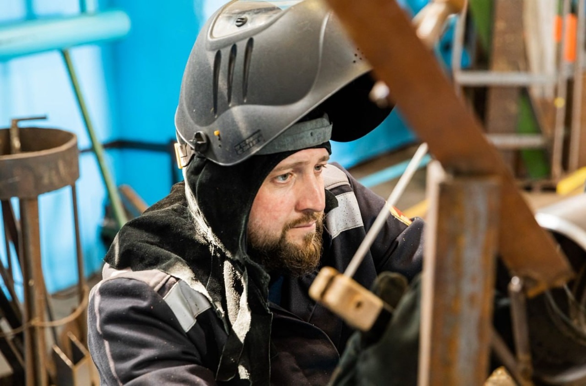    Искры – в дело