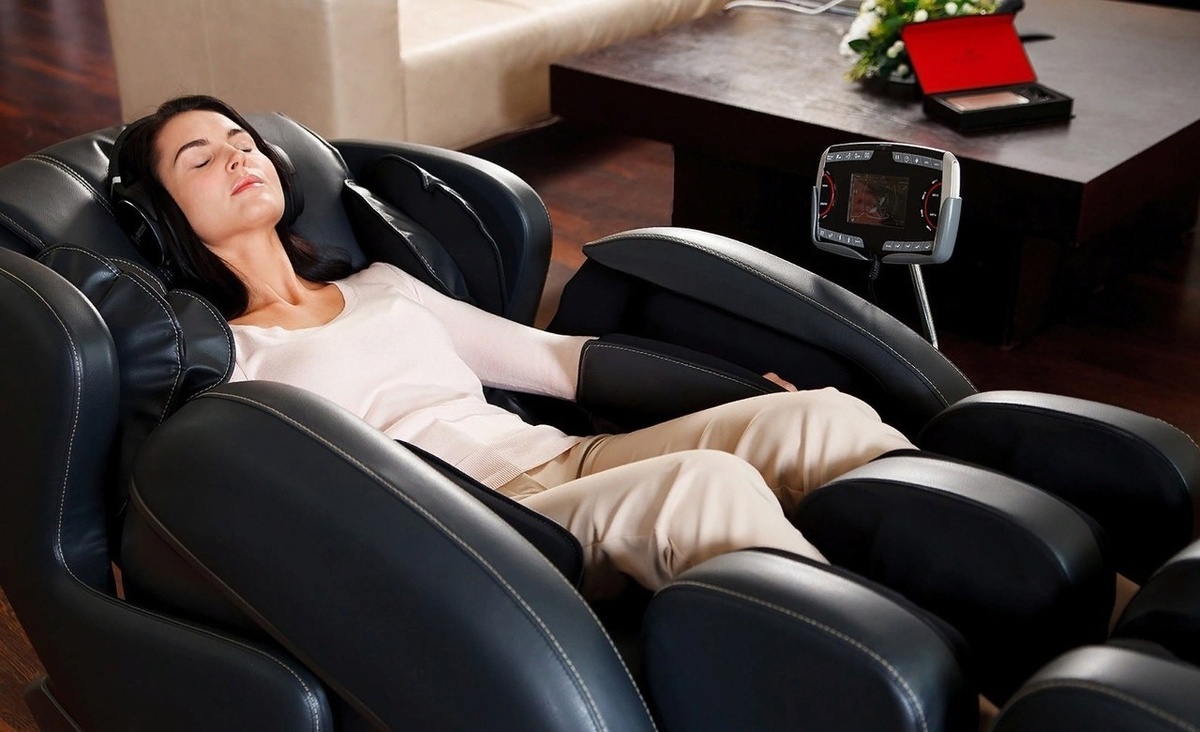 Дома было массажное кресло.