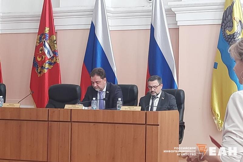    ЕАН / Артем Сафиуллин на фото в центре