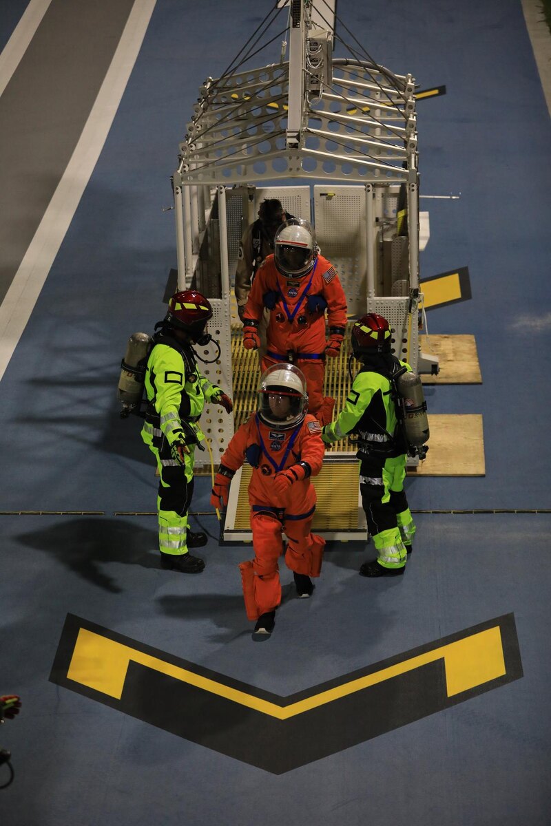 Подготовка к полёту на Луну (фото NASA)