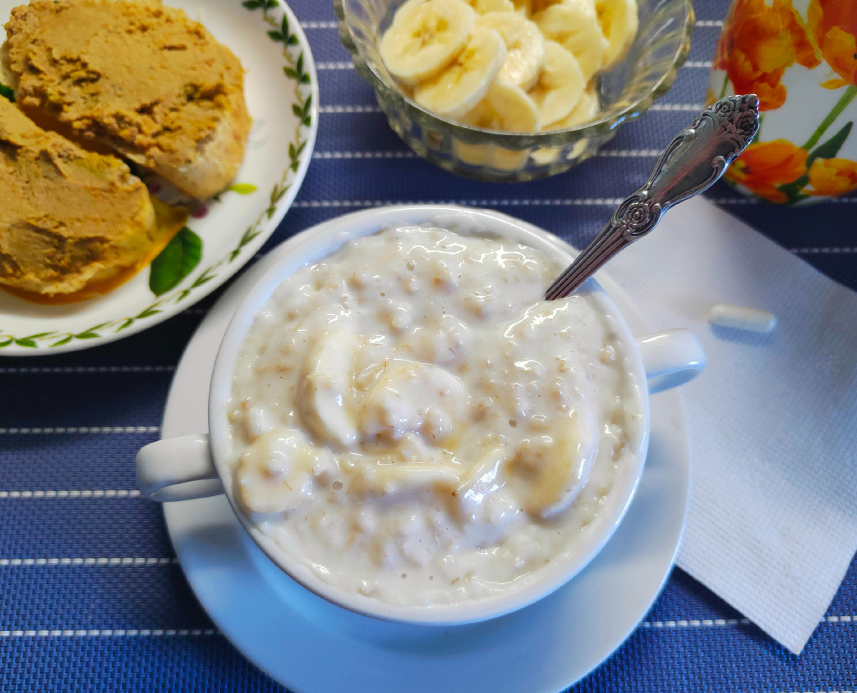 Пилюля на салфетке - это БАД, которую я принимаю для здоровья суставов. А вы принимаете БАДы? Пишите в комментариях ✍️