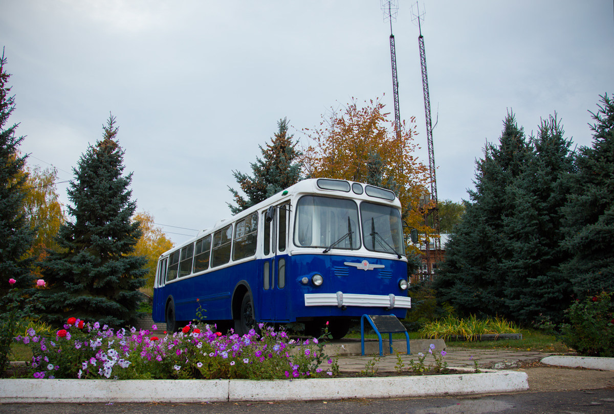 Памятник ЗиУ-5. Фото с сайта https://transphoto.org/photo/1262836/?&lang=uk. Взято с Яндекс.Картинки