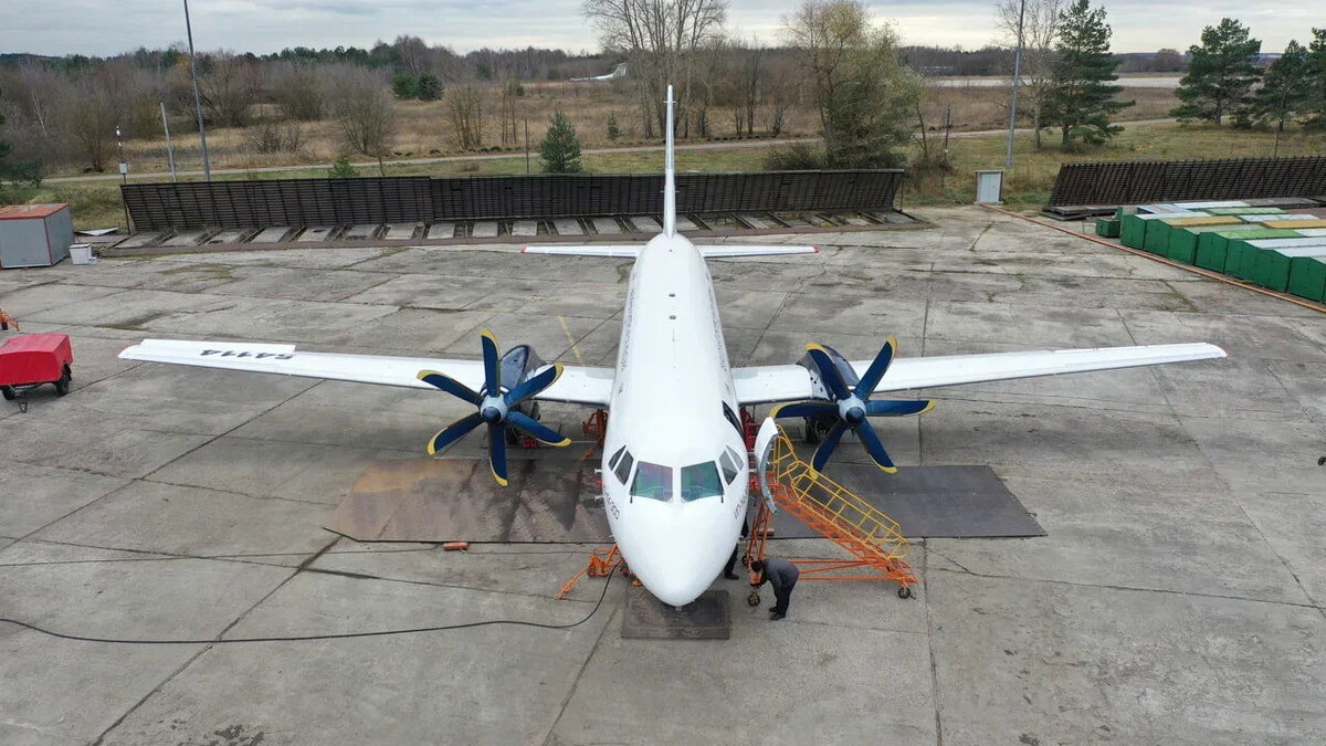   Ил-114-300