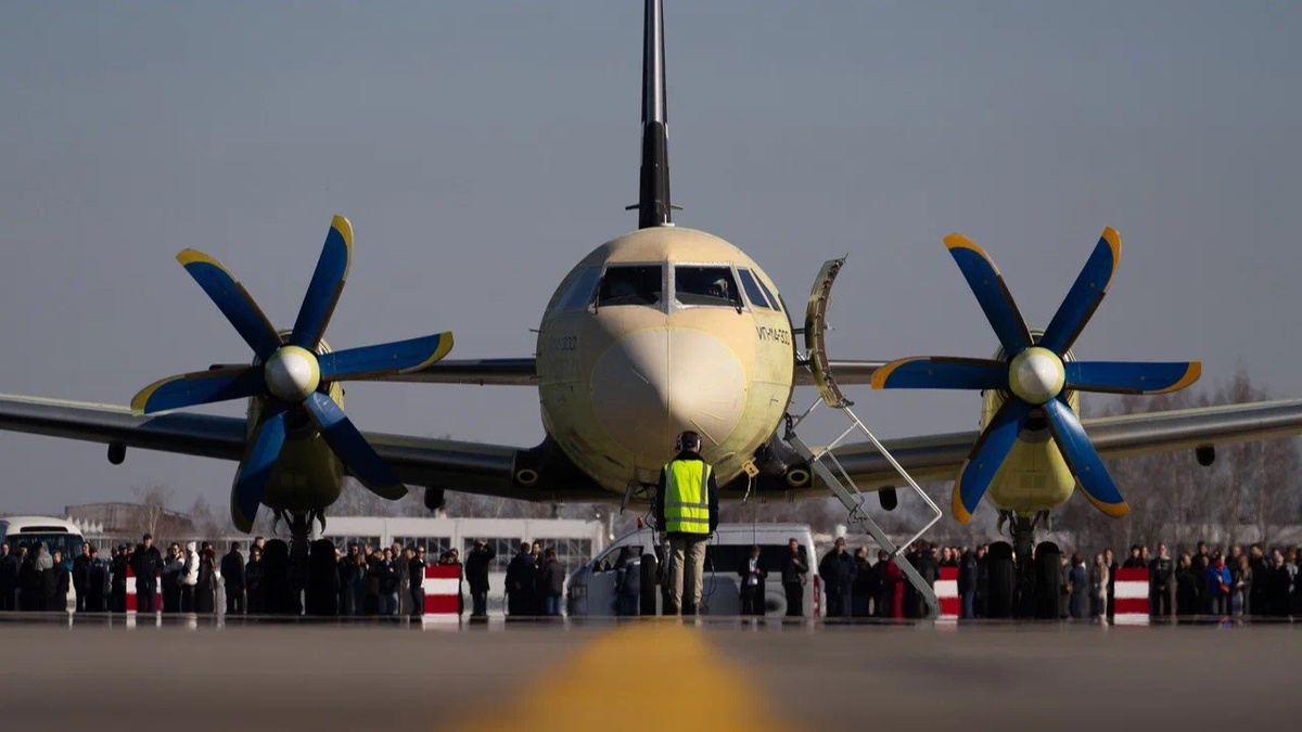   Ил-114-300