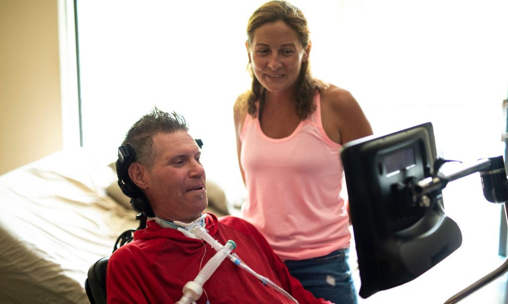 Коммуникационный планшет Dialog с айтрекером