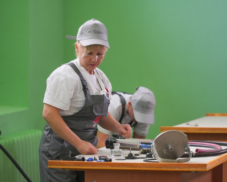     Курянка Мария Коробейникова участвует во Всероссийском конкурсе дояров