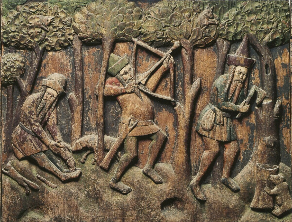 Новгородцы охотятся на белку — около 1400 года, резная панель из церкви святого Николая в Штральзунде