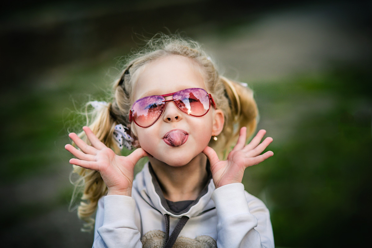 Иногда чтобы указать на дисбаланс, достаточно одного точного жеста. Без лишних слов.