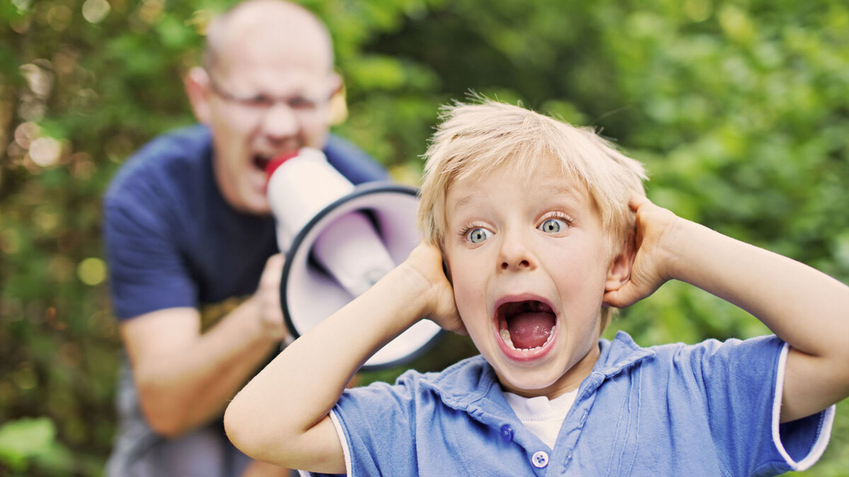 «Громкая связь» в родительско-детских отношениях. Качество сигнала отличное, качество коммуникации — вопрос дискуссионный.