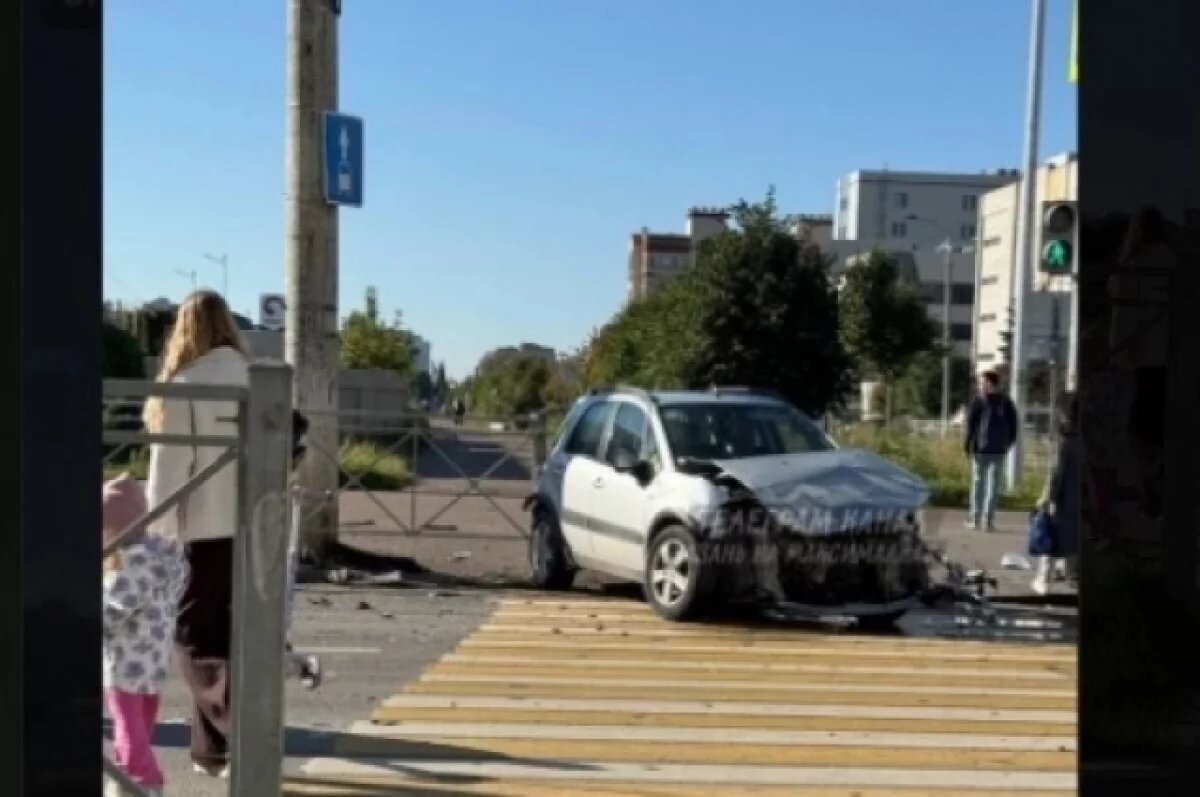    В Казани на перекрёстке насмерть сбили стоявшего на светофоре самокатчика