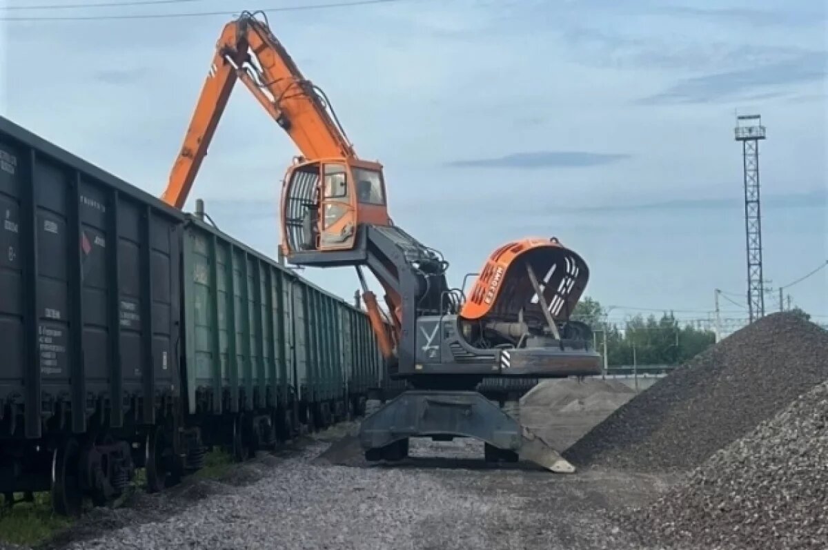    Для реконструкции аэропорта Семязино приняты первые 20 тыс. тонн щебня