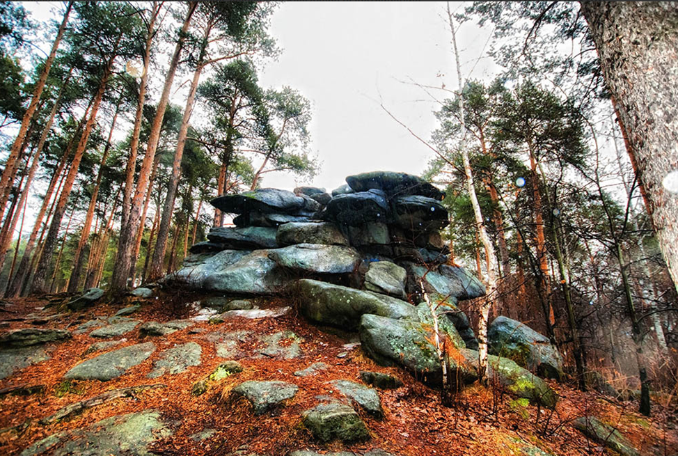 Возраст гранитного массива, к которому относятся Каменные палатки, около 300 млн лет. Фото: biletik.aero