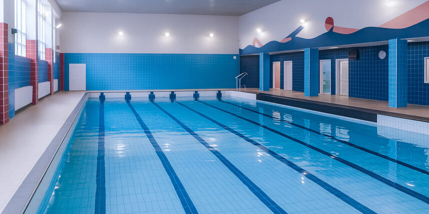    В новом корпусе школы №635 на Плесецкой улице есть бассейнgov.spb.ru