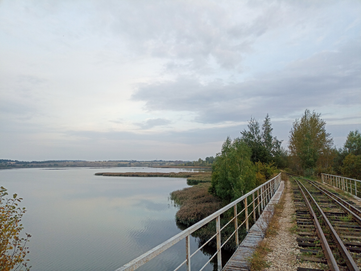 На железнодорожном мосту 