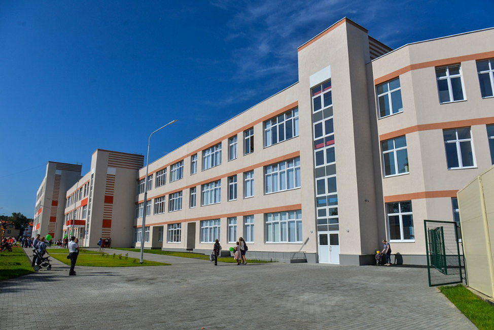 С первого взгляда школа кажется очень уютной