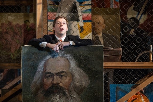 Спектакль "Мандат," режиссер Сергей Женовач, Театр "СТИ". Фото- Яндекс-картинки