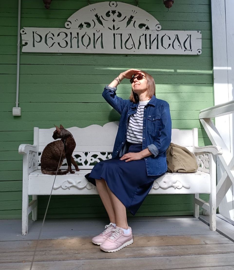 Предвкушаю ваши высокие баллы на ОГЭ. Фото автора и котика из личного архива.