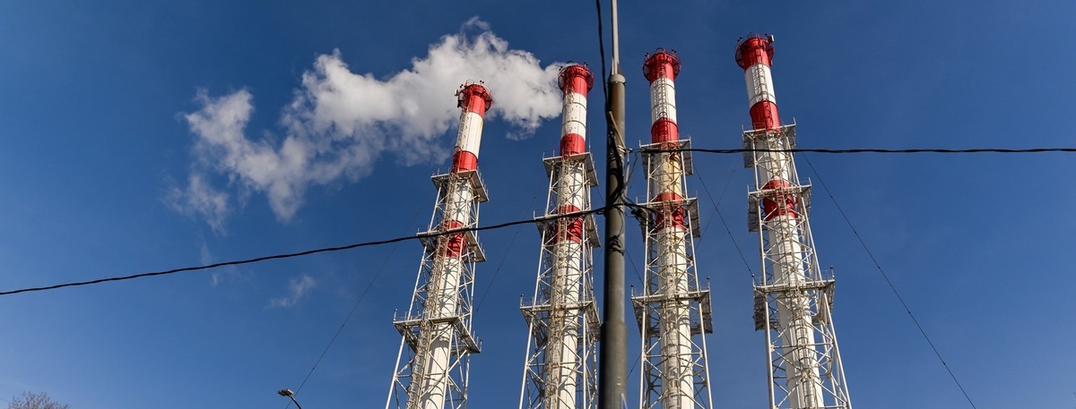    Трубы котельной в Петербурге во время отопительного сезона. Автор фото: Михаил Тихонов / "Деловой Петербург"