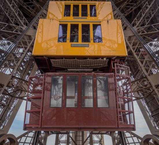 Двухэтажный лифт. Фото: https://sete.toureiffel.paris