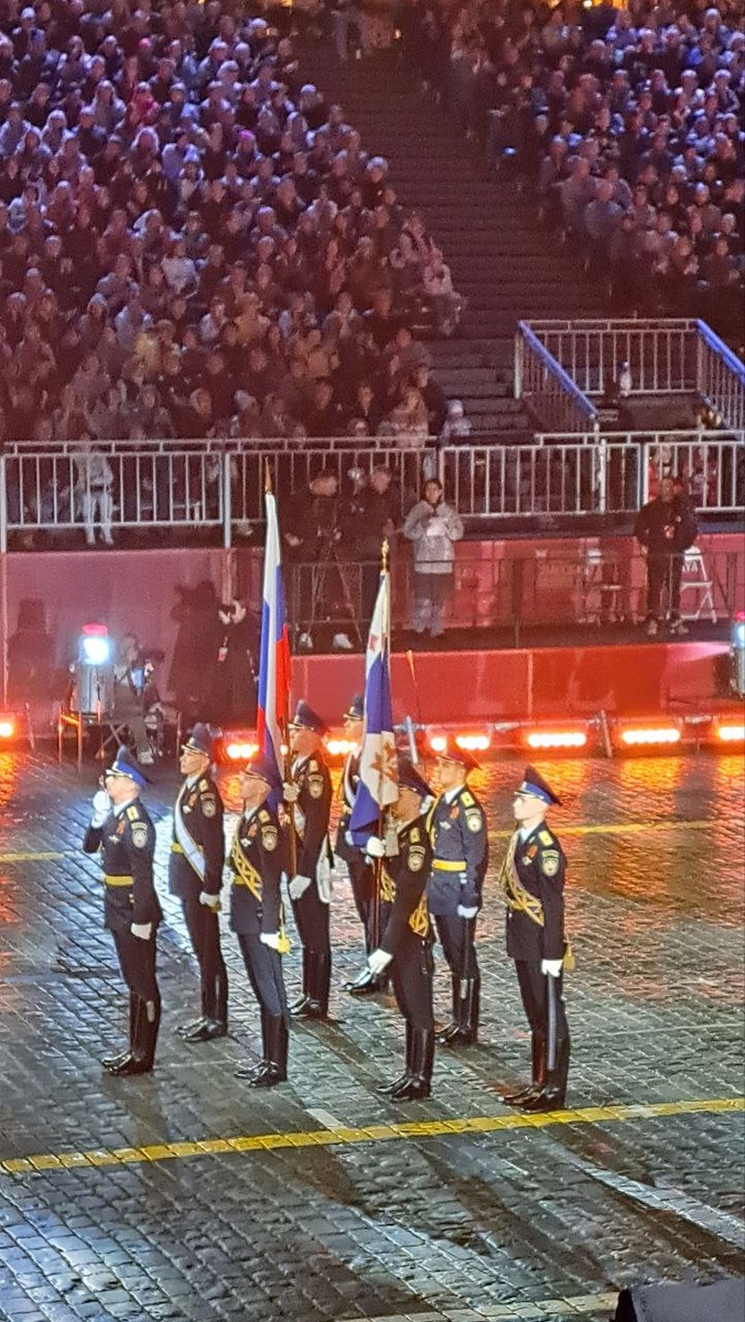 Президентский оркестр службы коменданта Московского Кремля ФСО РФ - малая  часть коллектива, остальные не вошли в кадр :-)