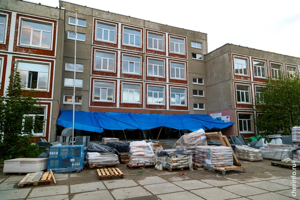    27 августа мэр встретился с родителями учеников шестых, седьмых, десятых и одиннадцатых классов