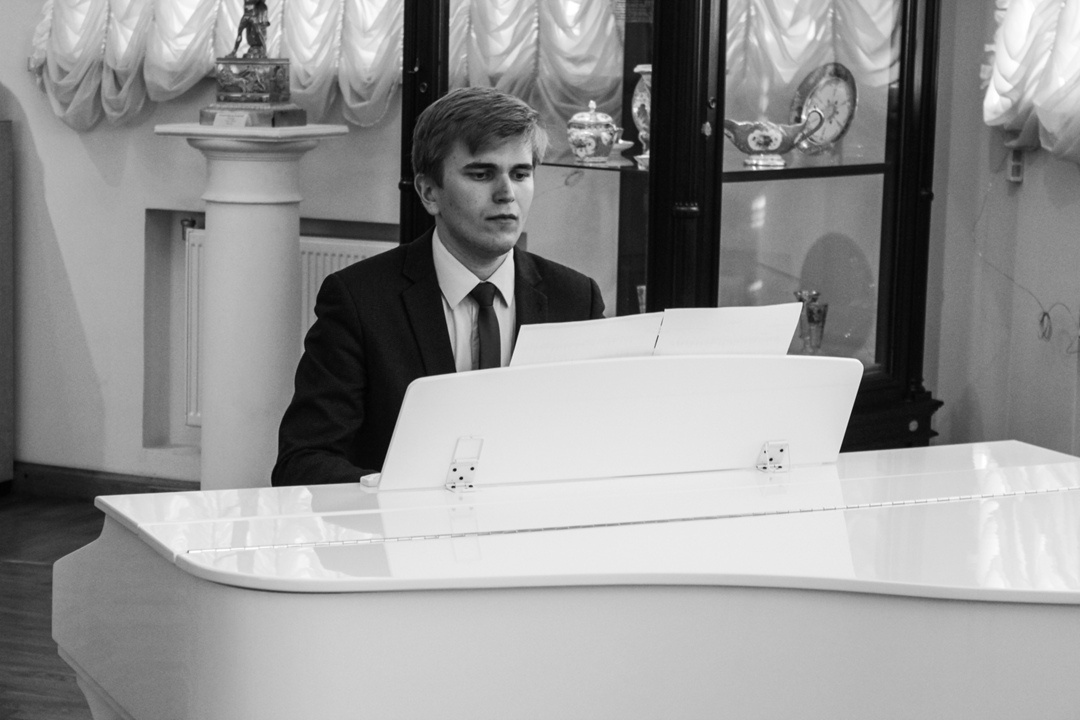 Артем Ломов