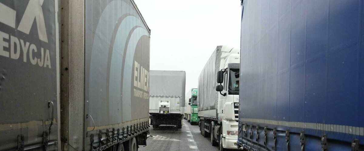 ГРУЗИЯ ТЕРЯЕТ ДОХОД ОТ ТРАНЗИТА БОЛЬШЕГРУЗОВ