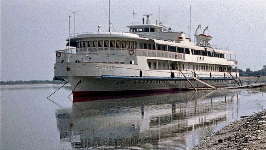 Теплоход «Дунай», пришвартованный у станицы Клетской