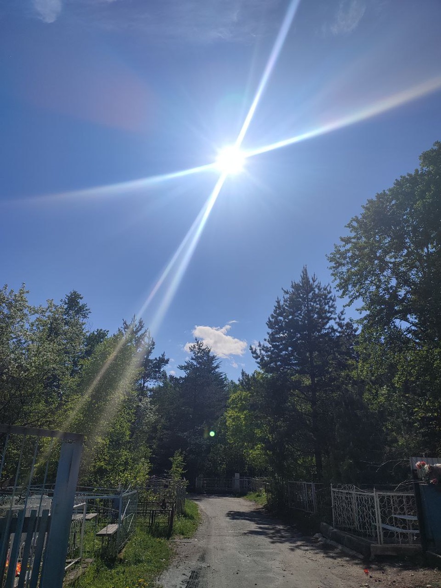 Фото автора. Облако над кладбищем