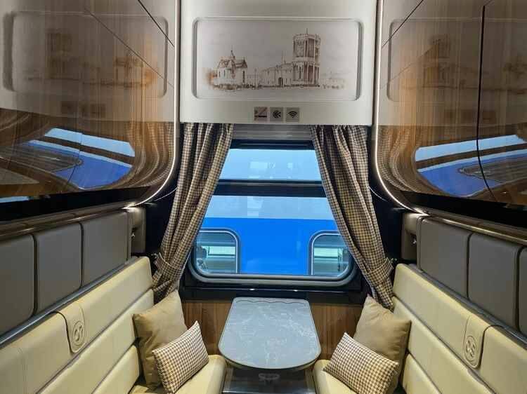    РЖД представили новые вагоны с двухметровыми полками