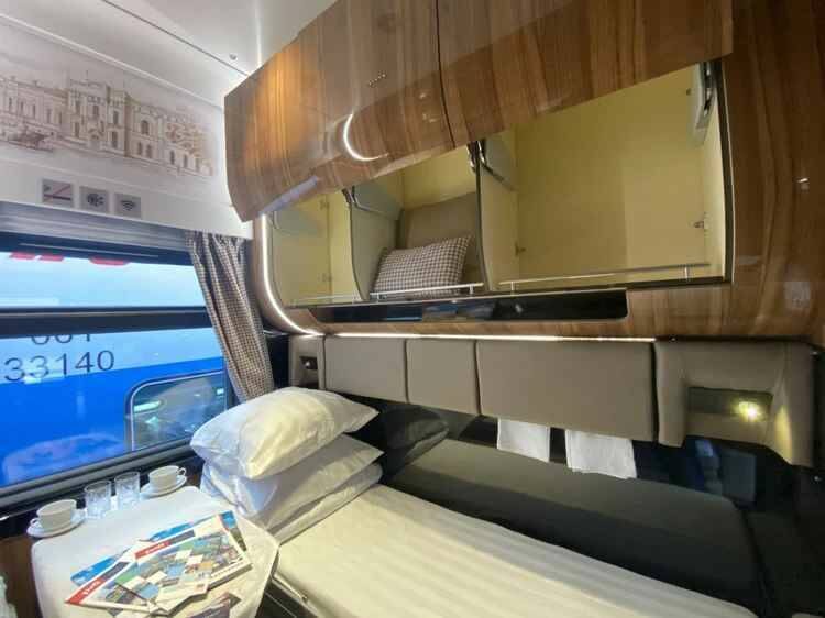    РЖД представили новые вагоны с двухметровыми полками