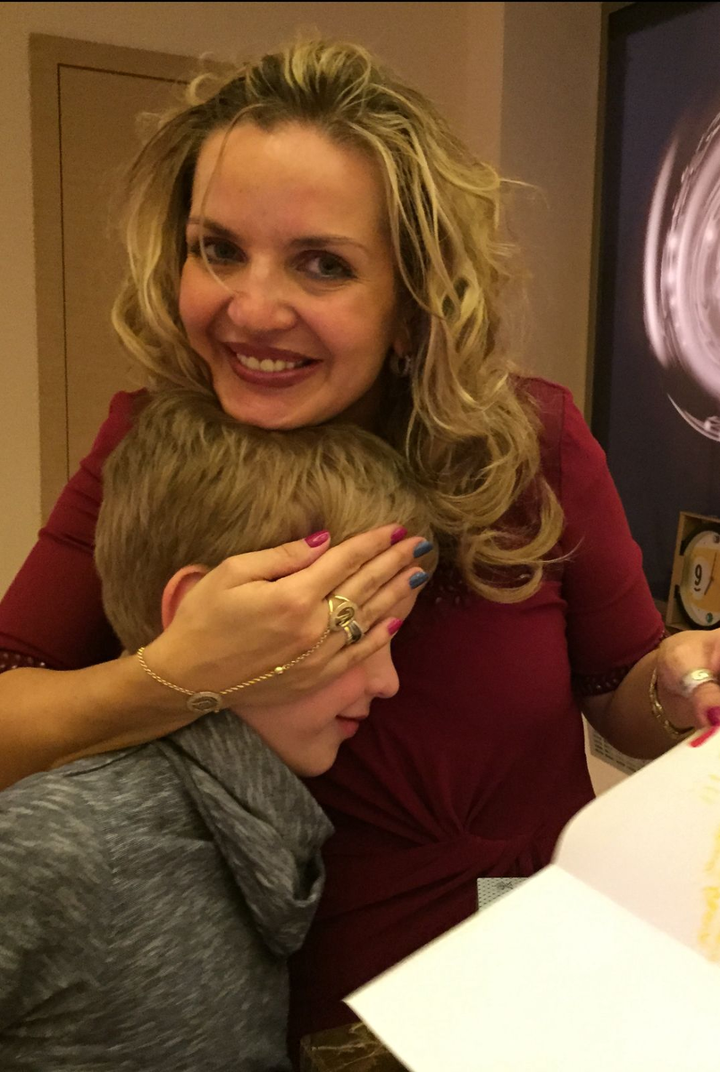 Вот мои области вокруг глаз. Все мне говорили убирать комки биша, это было 11 лет назад.