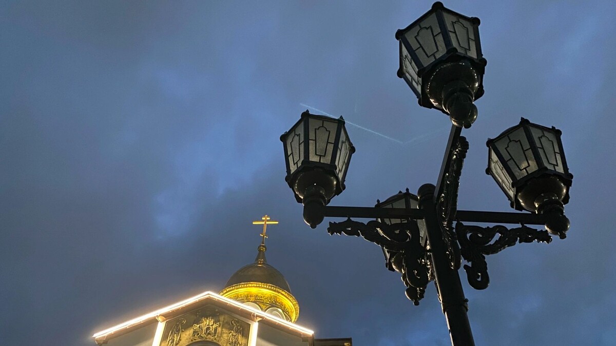    Освещение на проспекте Молодежи в Салехарде. Фото: Карина Безносова / «Ямал-Медиа»