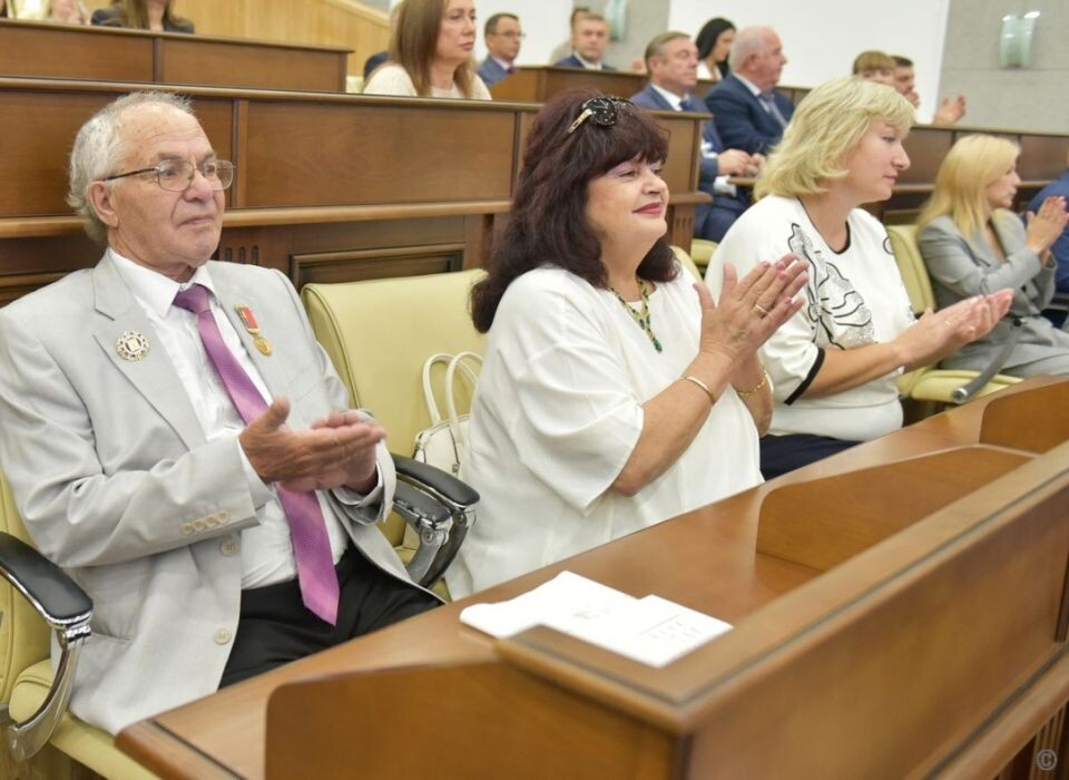    Церемония открытия обновленной городской Доски Почета "Слава и гордость Барнаула". Источник: barnaul.org